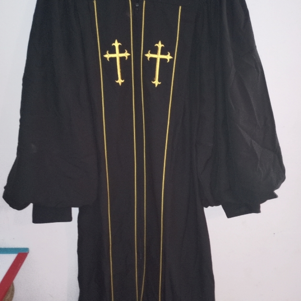 A BLACK &GOLD MURPHY ROBE